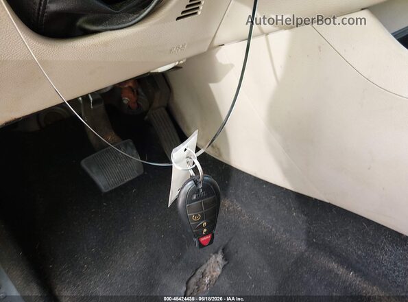 1C4PJLCB0KD396050 2019 JEEP CHEROKEE Gray Vista del salpicadero