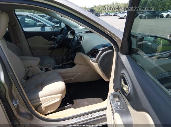 1C4PJLCB0KD396050 2019 JEEP CHEROKEE Gray Vista interior delantera