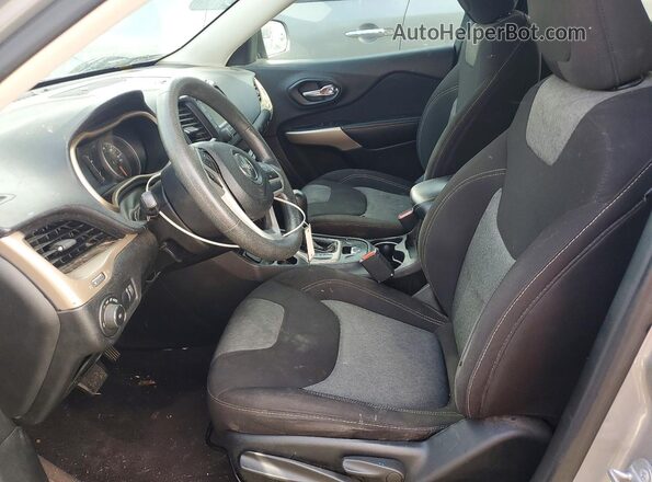 1C4PJLCB1JD557102 2018 JEEP CHEROKEE Серебряный 