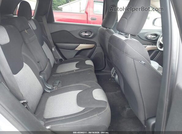 1C4PJLCB1JD595624 2018 JEEP CHEROKEE Silver VIN კოდის სტიკერის ხედი