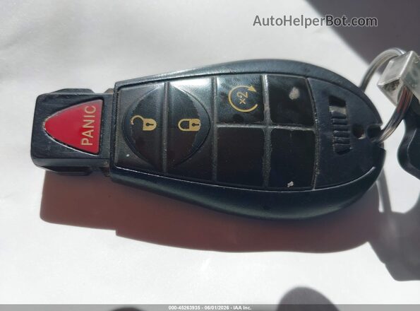 1C4PJLCB1KD109010 2019 JEEP CHEROKEE Красный Вид панели приборов