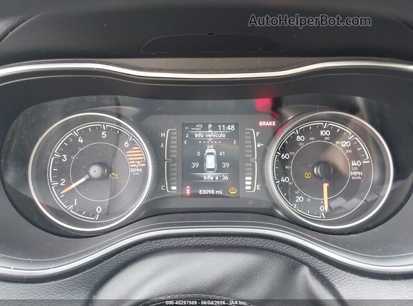1C4PJLCB1KD272143 2019 JEEP CHEROKEE Silver Widok tylnych siedzeń
