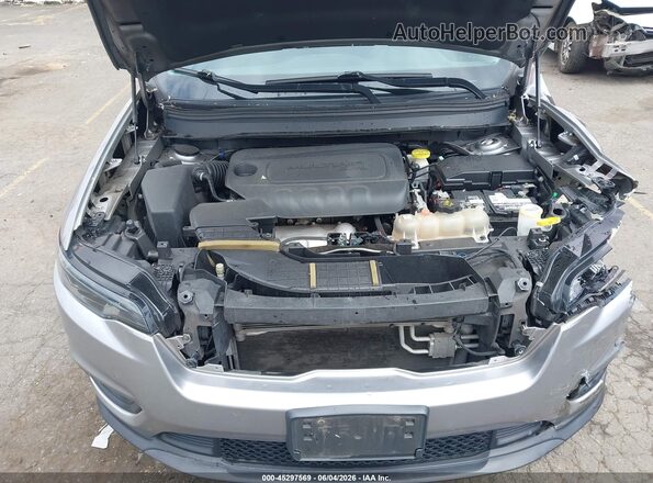 1C4PJLCB1KD272143 2019 JEEP CHEROKEE Silver Widok z tyłu