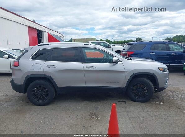 1C4PJLCB1KD272143 2019 JEEP CHEROKEE Silver Widok wnętrza z tyłu