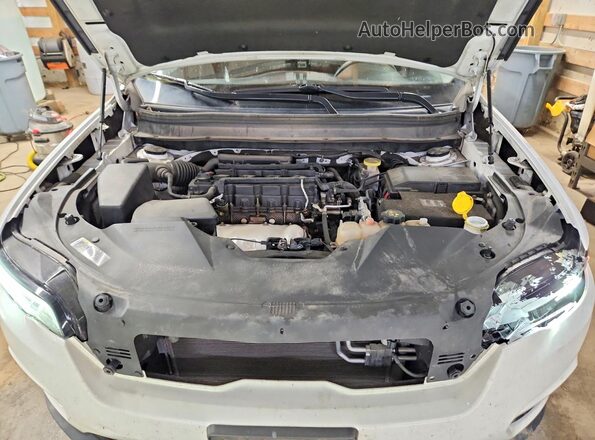 1C4PJLCB1KD377068 2019 JEEP CHEROKEE White Engine compartment view