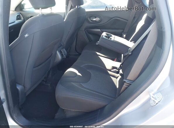 1C4PJLCB1LD581368 2020 JEEP CHEROKEE Silver Rear interior view