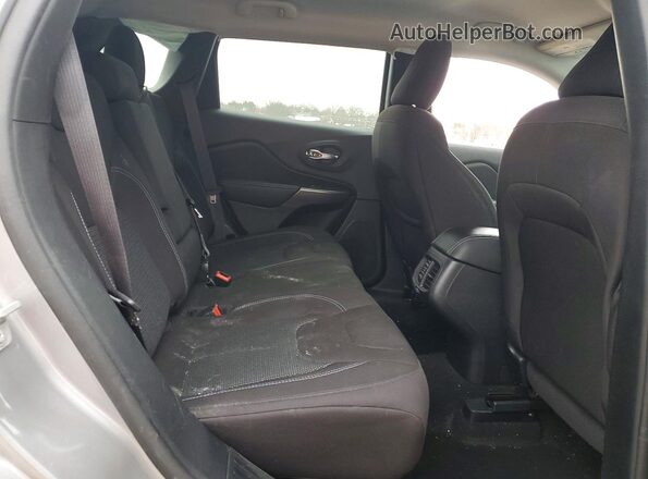 1C4PJLCB2LD577166 2020 JEEP CHEROKEE Silver უკანა სალონის ხედი
