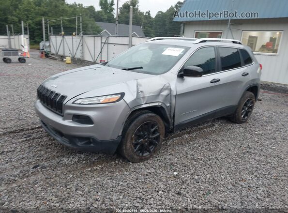 1C4PJLCB3HW596272 2017 JEEP CHEROKEE Silver Передня ліва чверть