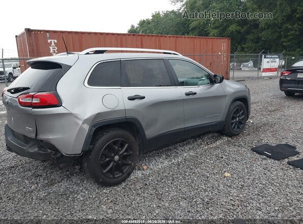1C4PJLCB3HW596272 2017 JEEP CHEROKEE Silver Задня права чверть