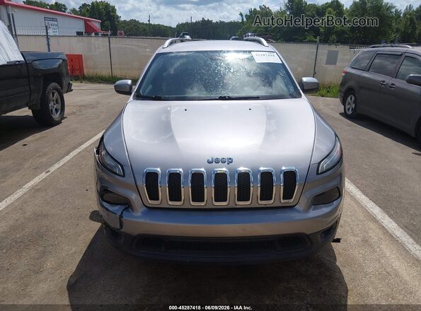 1C4PJLCB3JD566318 2018 JEEP CHEROKEE Silver უკანა სალონის ხედი