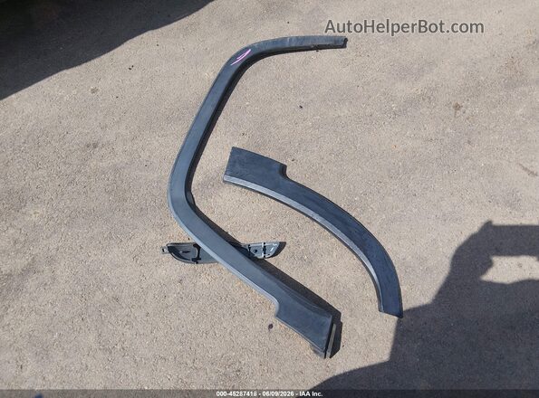 1C4PJLCB3JD566318 2018 JEEP CHEROKEE Silver ხელსაწყოთა პანელის ხედი