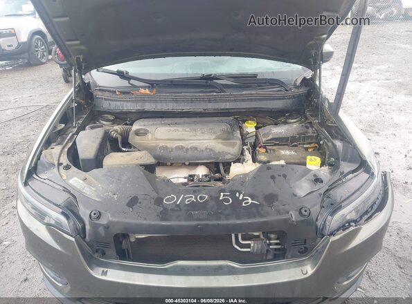 1C4PJLCB3KD365651 2019 JEEP CHEROKEE Green Rear view
