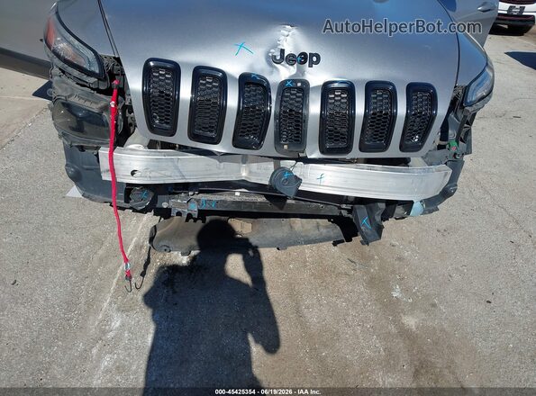1C4PJLCB4JD540066 2018 JEEP CHEROKEE Gray Դիմացի տեսք