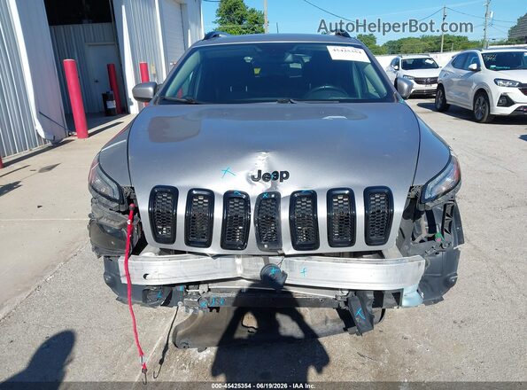 1C4PJLCB4JD540066 2018 JEEP CHEROKEE Gray Սարքավորումների վահանակի տեսք