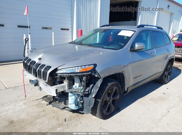 1C4PJLCB4JD540066 2018 JEEP CHEROKEE Gray Առջևի ձախ երեք քառորդ տեսարան
