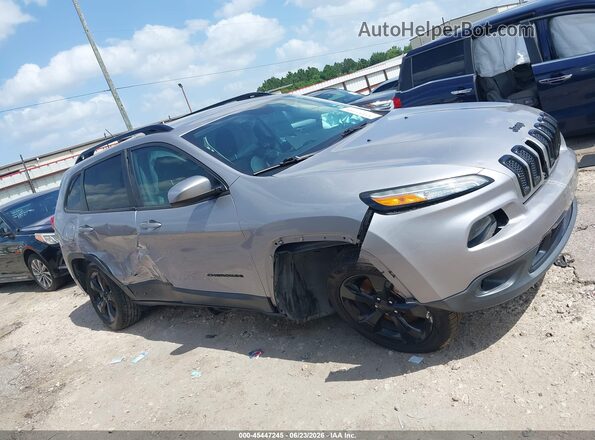 1C4PJLCB4JD620449 2018 JEEP CHEROKEE Silver Vista del cuadro de instrumentos