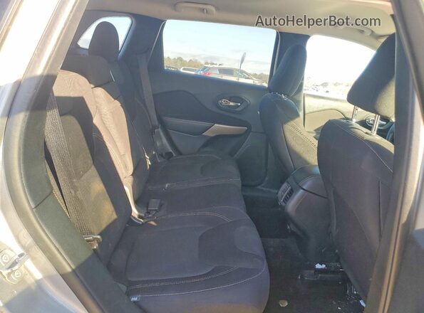1C4PJLCB5HD221902 2017 JEEP CHEROKEE Silver Vista interior trasera