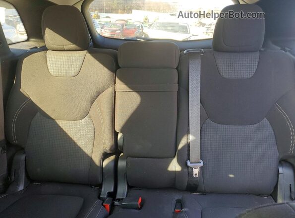 1C4PJLCB5HD221902 2017 JEEP CHEROKEE Silver Vista de los asientos traseros