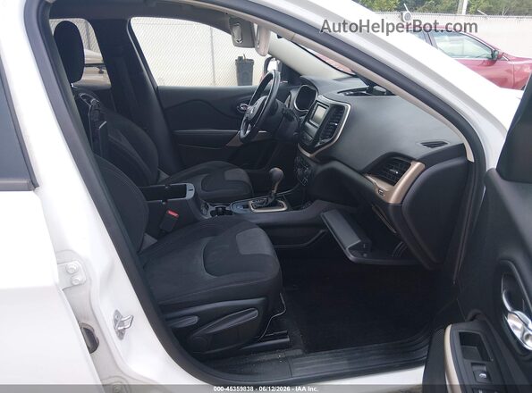 1C4PJLCB5JD580589 2018 JEEP CHEROKEE White Սալոնի դիմացի տեսք