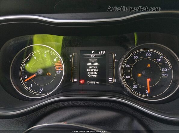 1C4PJLCB5KD145072 2019 JEEP CHEROKEE Red Widok tylnych siedzeń