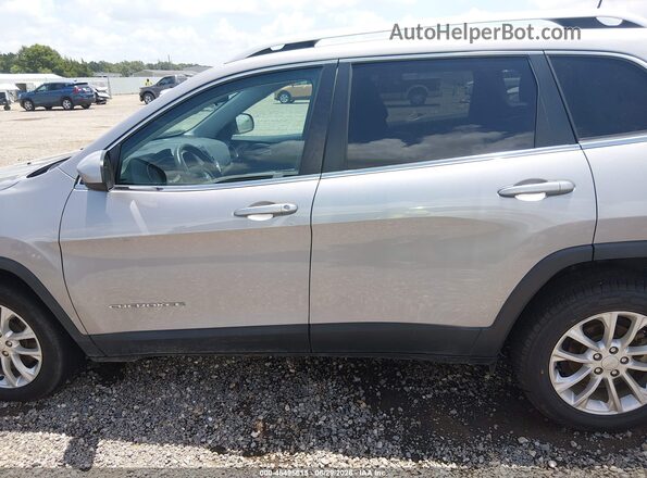 1C4PJLCB6KD266192 2019 JEEP CHEROKEE Silver Widok wnętrza 360 stopni