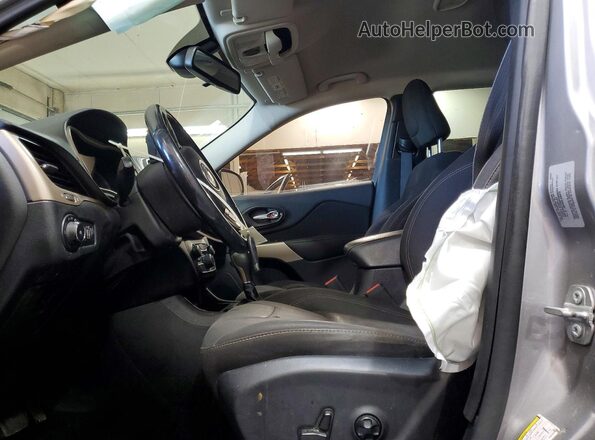 1C4PJLCB7HD232285 2017 JEEP CHEROKEE Silver Front interior view