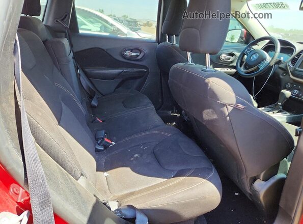 1C4PJLCB7HW523342 2017 JEEP CHEROKEE Red Вид задніх сидінь