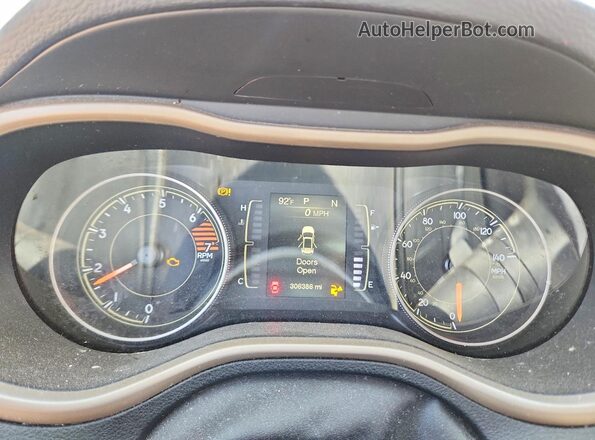 1C4PJLCB7HW523342 2017 JEEP CHEROKEE Red Вид щитка приладів