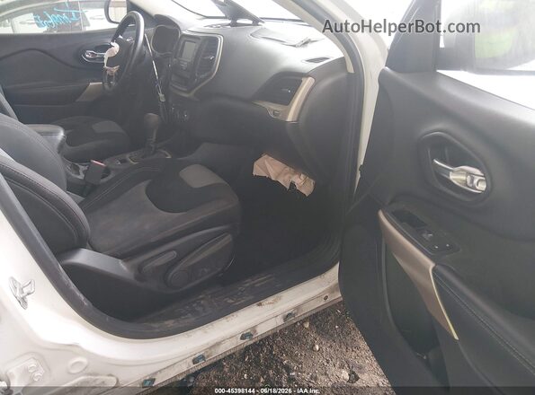 1C4PJLCB7JD557055 2018 JEEP CHEROKEE Белый Вид салона спереди