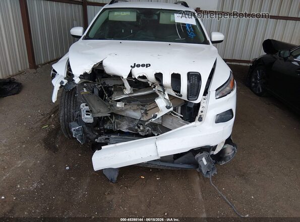 1C4PJLCB7JD557055 2018 JEEP CHEROKEE Белый Вид задней части салона