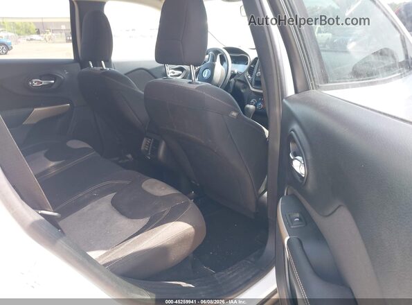 1C4PJLCB7JD577189 2018 JEEP CHEROKEE White Вид наклейки з VIN-кодом