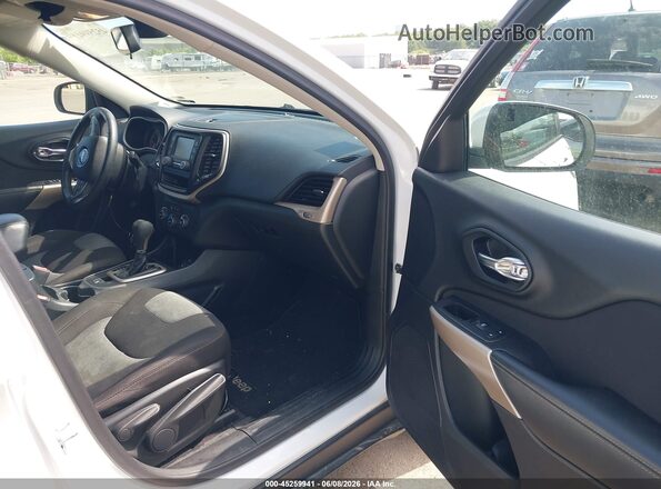 1C4PJLCB7JD577189 2018 JEEP CHEROKEE White Вид салону спереду