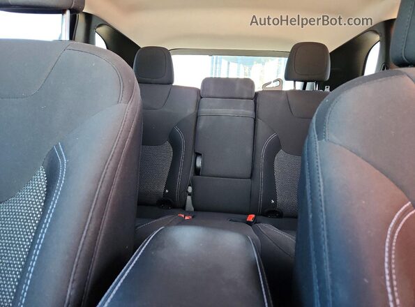 1C4PJLCB7KD128550 2019 JEEP CHEROKEE Silver უკანა სავარძლების ხედი