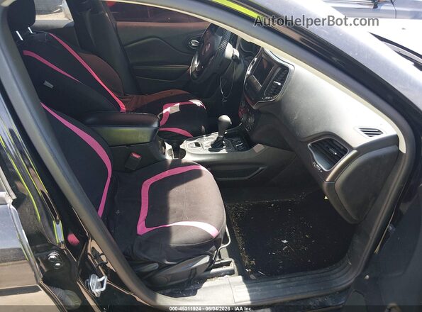 1C4PJLCB7LD511437 2020 JEEP CHEROKEE Black Front interior view