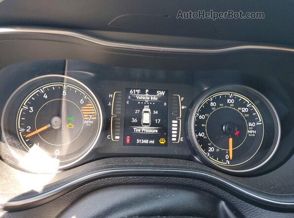 1C4PJLCB7LD553560 2020 JEEP CHEROKEE Silver Widok zestawu wskaźników