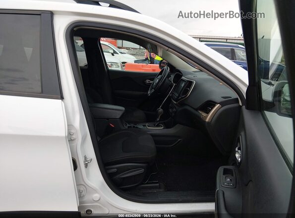 1C4PJLCB8GW207267 2016 JEEP CHEROKEE White Front interior view