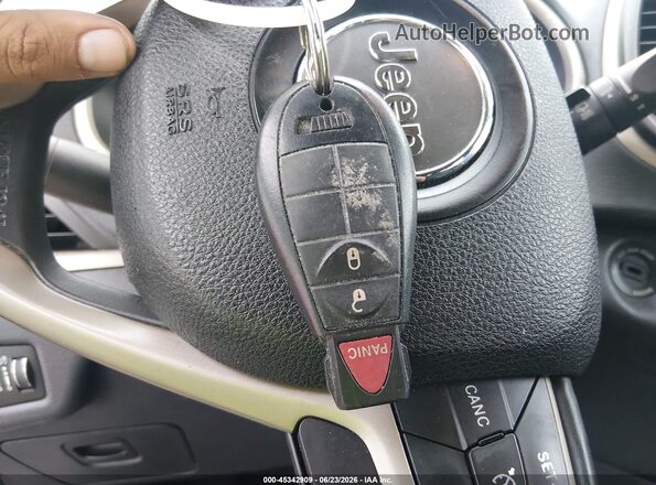 1C4PJLCB8GW207267 2016 JEEP CHEROKEE White Dashboard view