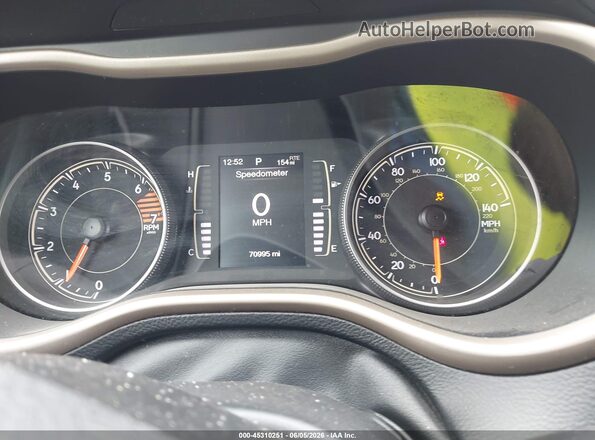 1C4PJLCB8HW641920 2017 JEEP CHEROKEE Silver Հետևի նստատեղերի տեսք