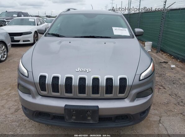 1C4PJLCB8HW641920 2017 JEEP CHEROKEE Silver Սալոնի հետևի տեսք