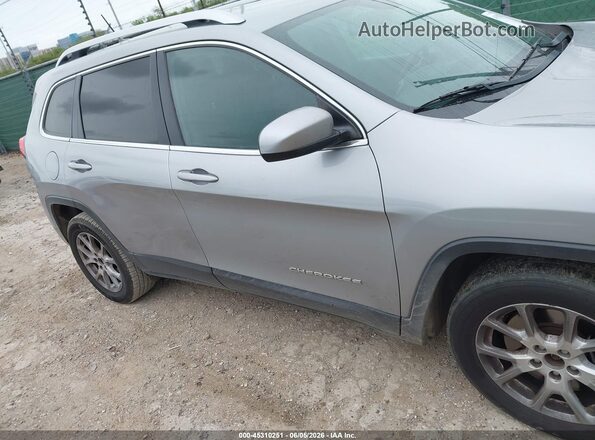 1C4PJLCB8HW641920 2017 JEEP CHEROKEE Silver Սալոնի 360 աստիճան տեսք