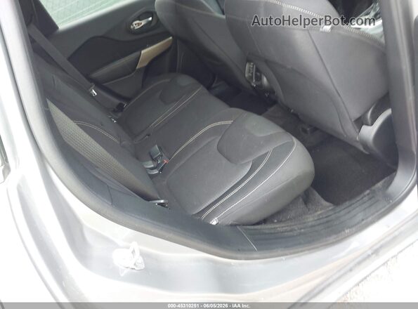 1C4PJLCB8HW641920 2017 JEEP CHEROKEE Silver VIN կոդի պիտակի տեսք