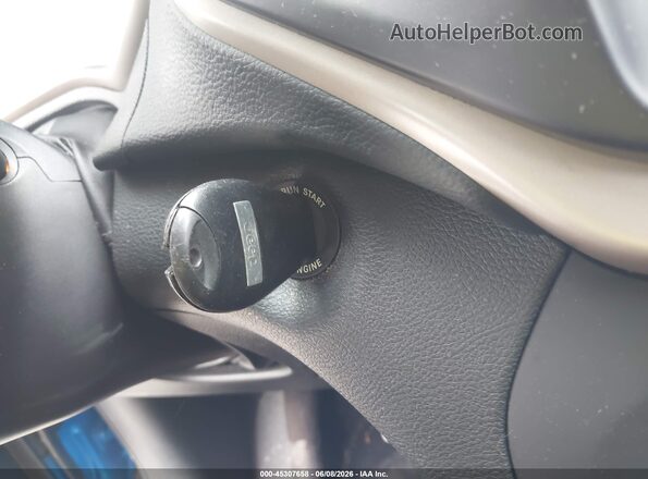 1C4PJLCB8JD560546 2018 JEEP CHEROKEE Blue Dashboard view