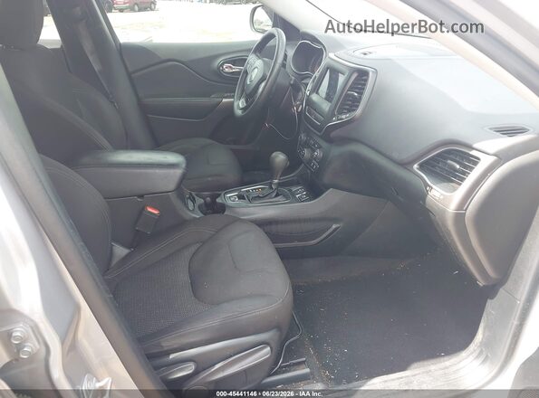 1C4PJLCB8KD382073 2019 JEEP CHEROKEE Silver Սալոնի դիմացի տեսք