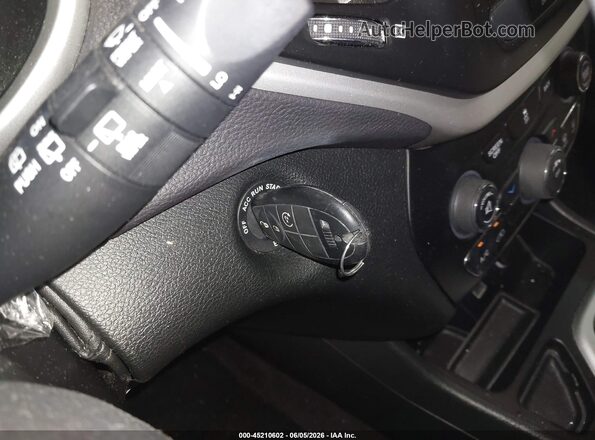 1C4PJLCBXJD612002 2018 JEEP CHEROKEE Red Вид панелі приладів