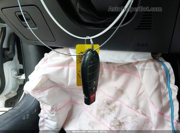 1C4PJLCBXKD263182 2019 JEEP CHEROKEE White წინა პანელის ხედი