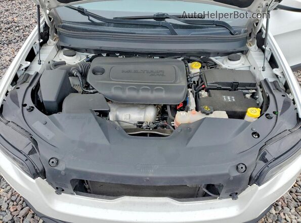1C4PJLCBXKD340343 2019 JEEP CHEROKEE White ძრავის განყოფილების ხედი