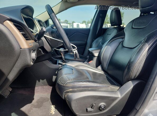 1C4PJLDB3HW566039 2017 JEEP CHEROKEE Silver Vista interior delantera