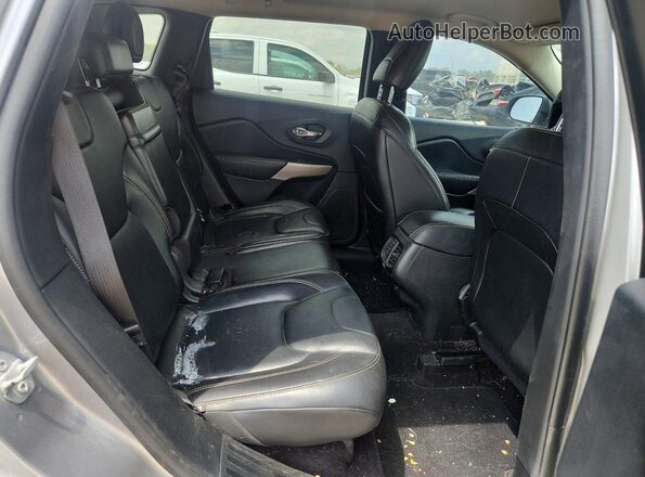 1C4PJLDB4JD528255 2018 JEEP CHEROKEE Silver Հետևի նստատեղերի տեսք