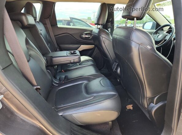 1C4PJLDB4JD574264 2018 JEEP CHEROKEE Gray Vista de los asientos traseros