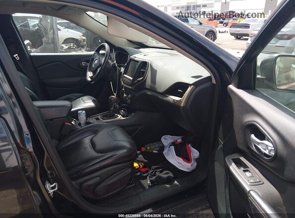1C4PJLDB6GW336090 2016 JEEP CHEROKEE Black Front interior view